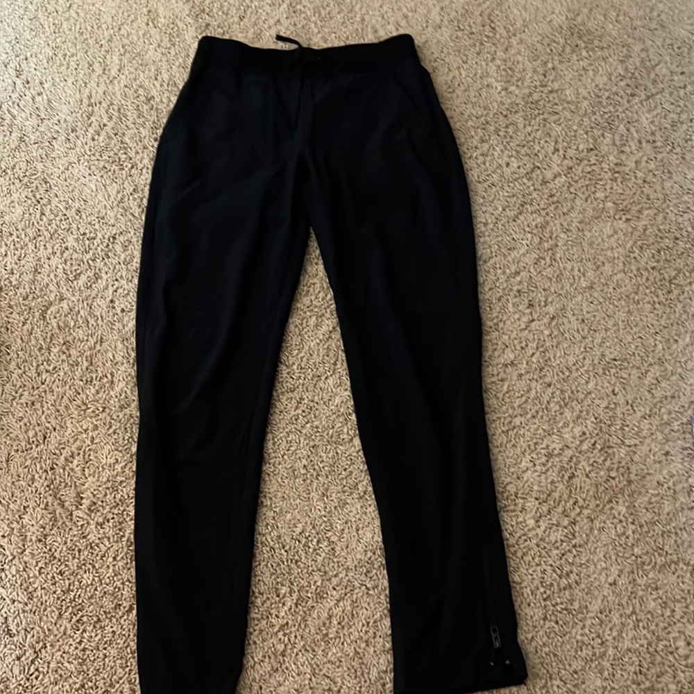 black athlete girl pants, crop length, straight fit